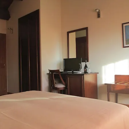 Hotel Relais Colle Di Costa 4*