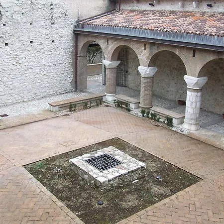 Relais Colle Di Costa Hotel